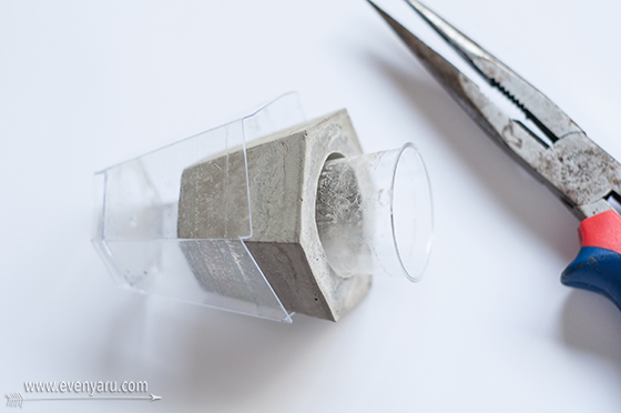 Modern concrete candle holders | DIY | www.evenyaru.com