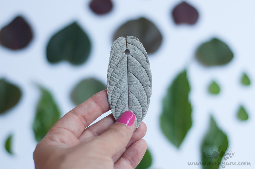 DIY Cement Leaves gift tag // evenyaru.com