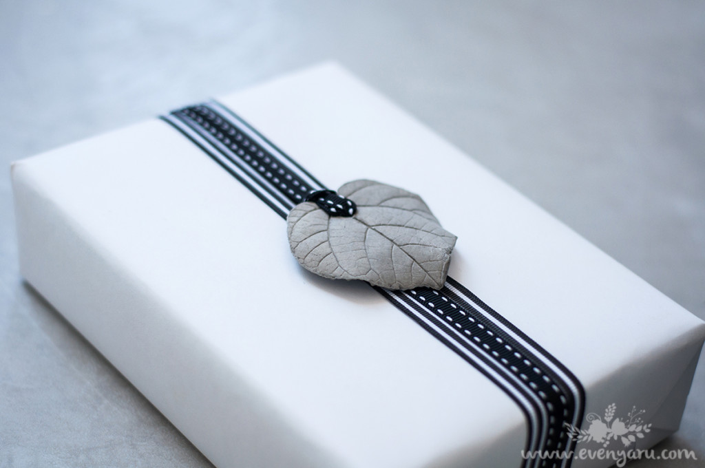 DIY Cement Leaves gift tag // evenyaru.com