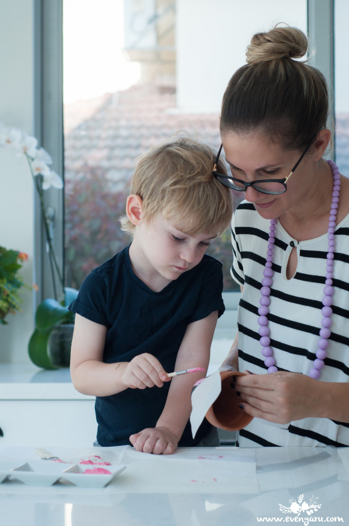  DIY decorated planters with kids // www.evenyaru.com