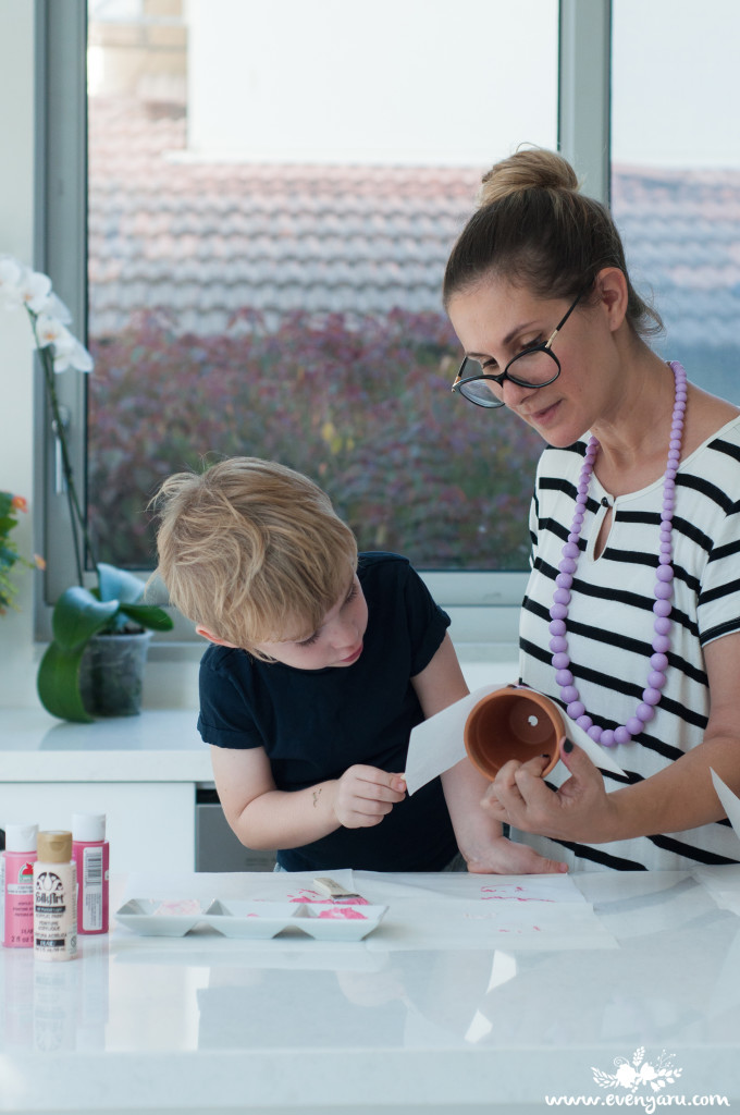  DIY decorated planters with kids // www.evenyaru.com