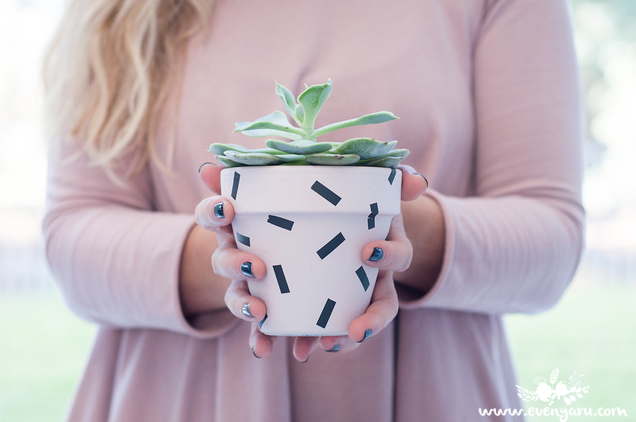 DIY "sprinkled" painted pots //www.evenyaru.com