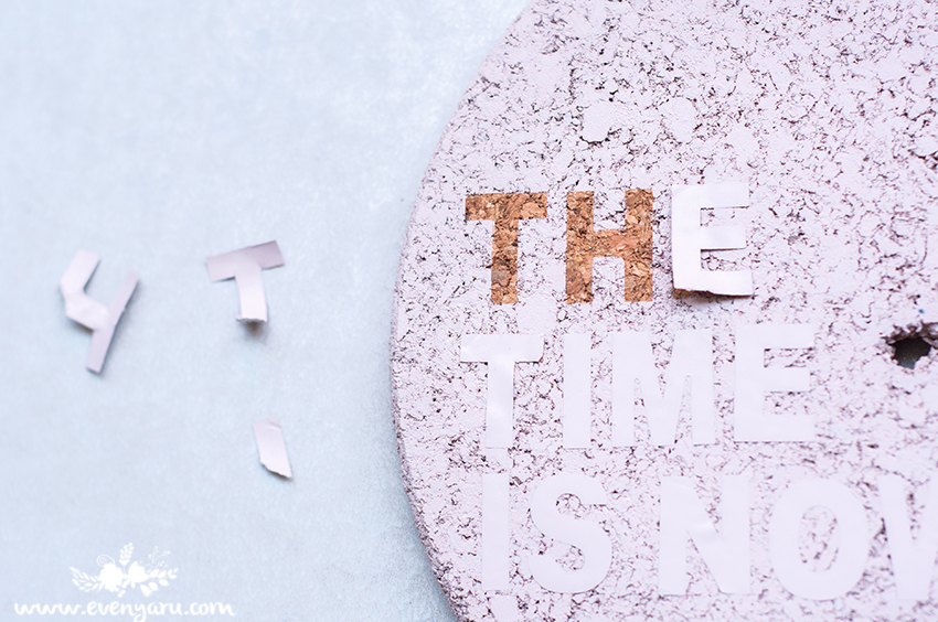 easy DIY typography cork clock