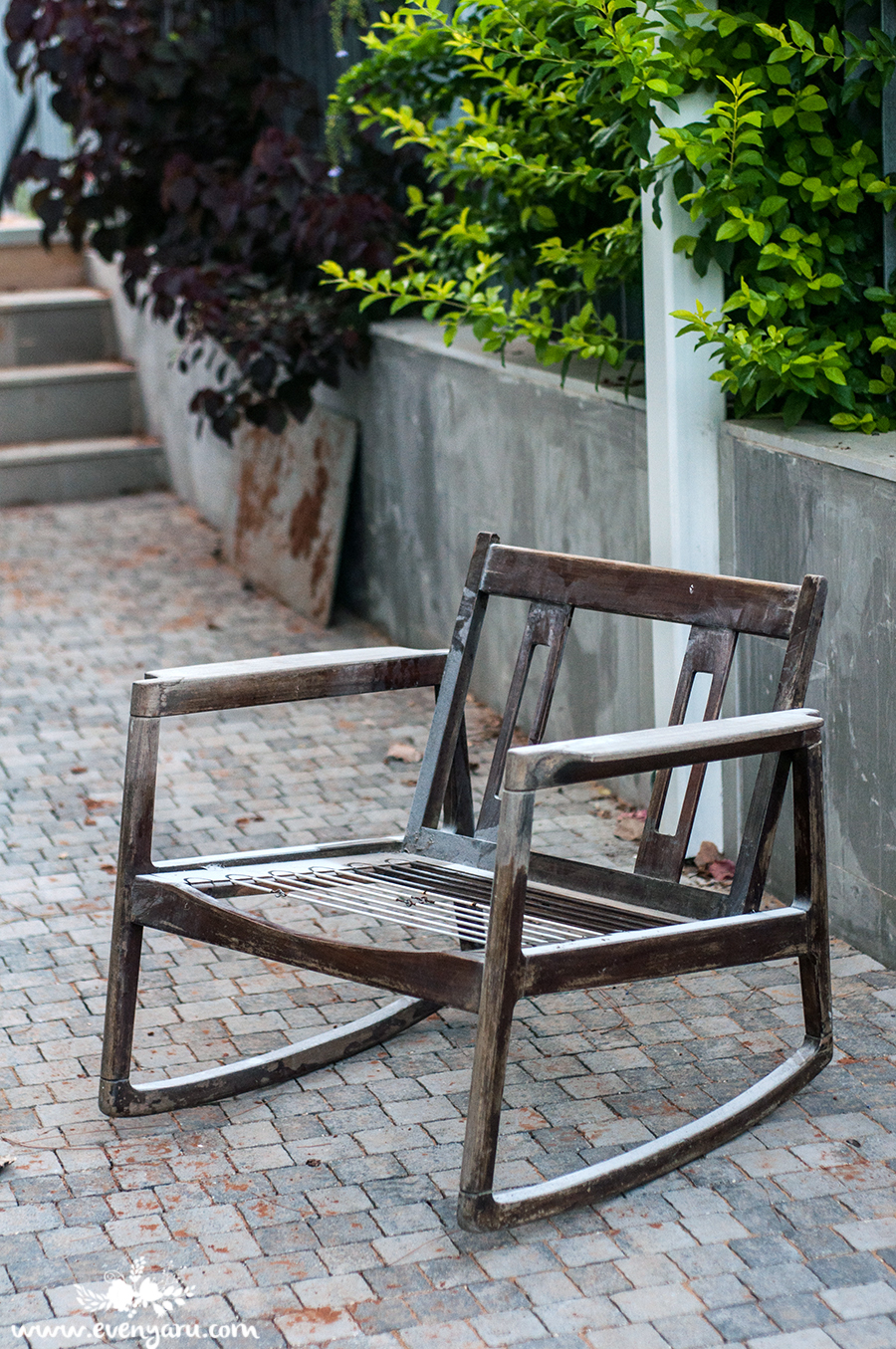  renewing rocking chair DIY // www.evenyaru.com