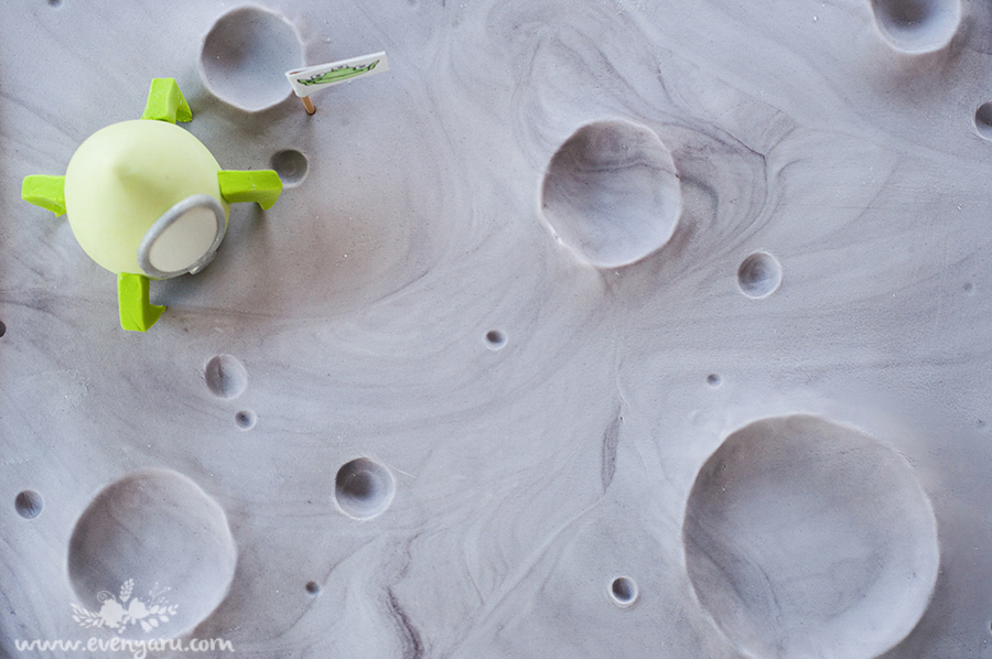 How to create a surface of the moon cake